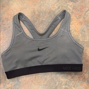 NIKEPRO sports bra